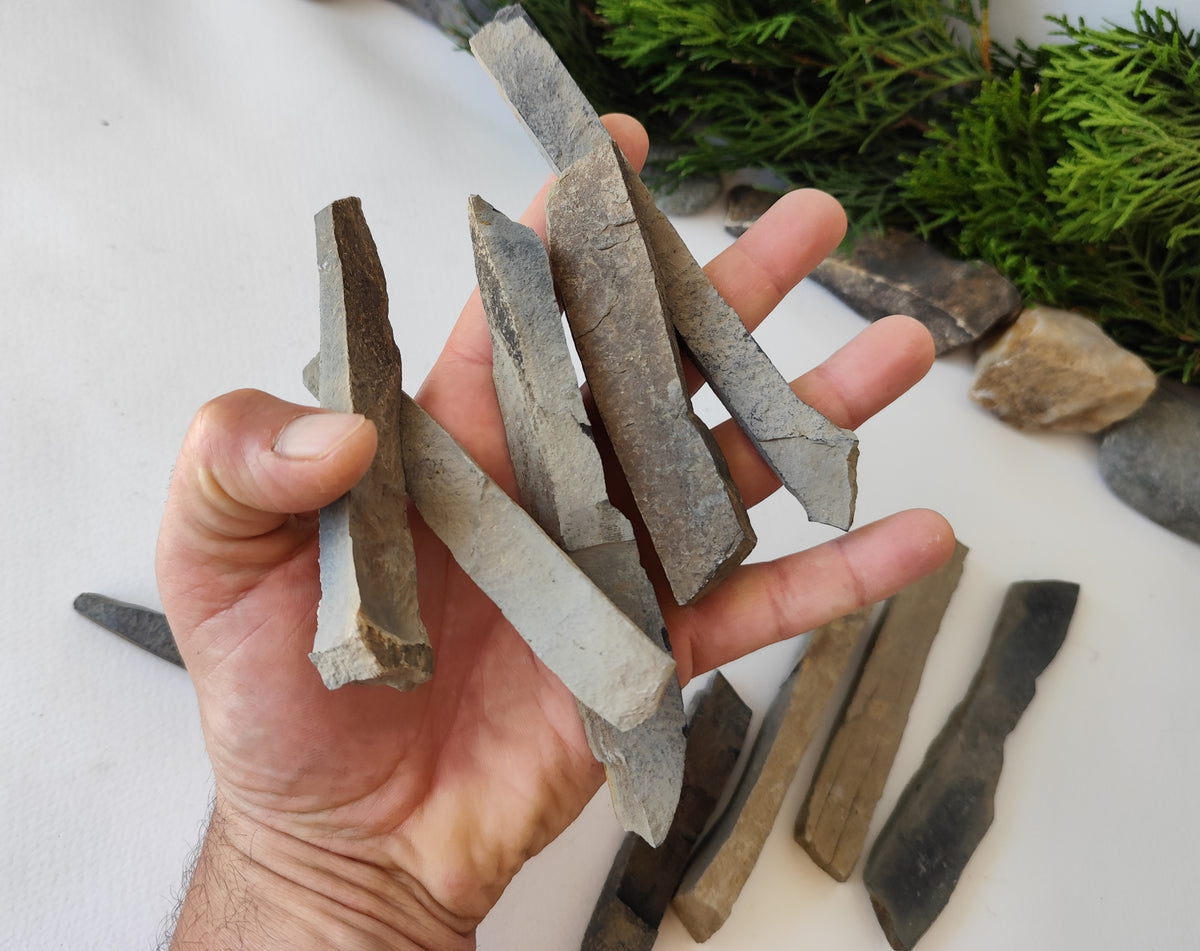 Rock type: Sandstone.
Quantity: Set of 10 pieces.
The shape of stones: fbeam-shaped, mainly rectangle-shaped but with irregular unique forms.
Thickness: 0.3&quot; to 0.8&quot; thick ( 0.7 to 2 cm. )A
Size: about 4.5&quot; to 6.5&quot; ( 11.5 to 16.5 cm. )
Strength: durable and strong- not easy to break.