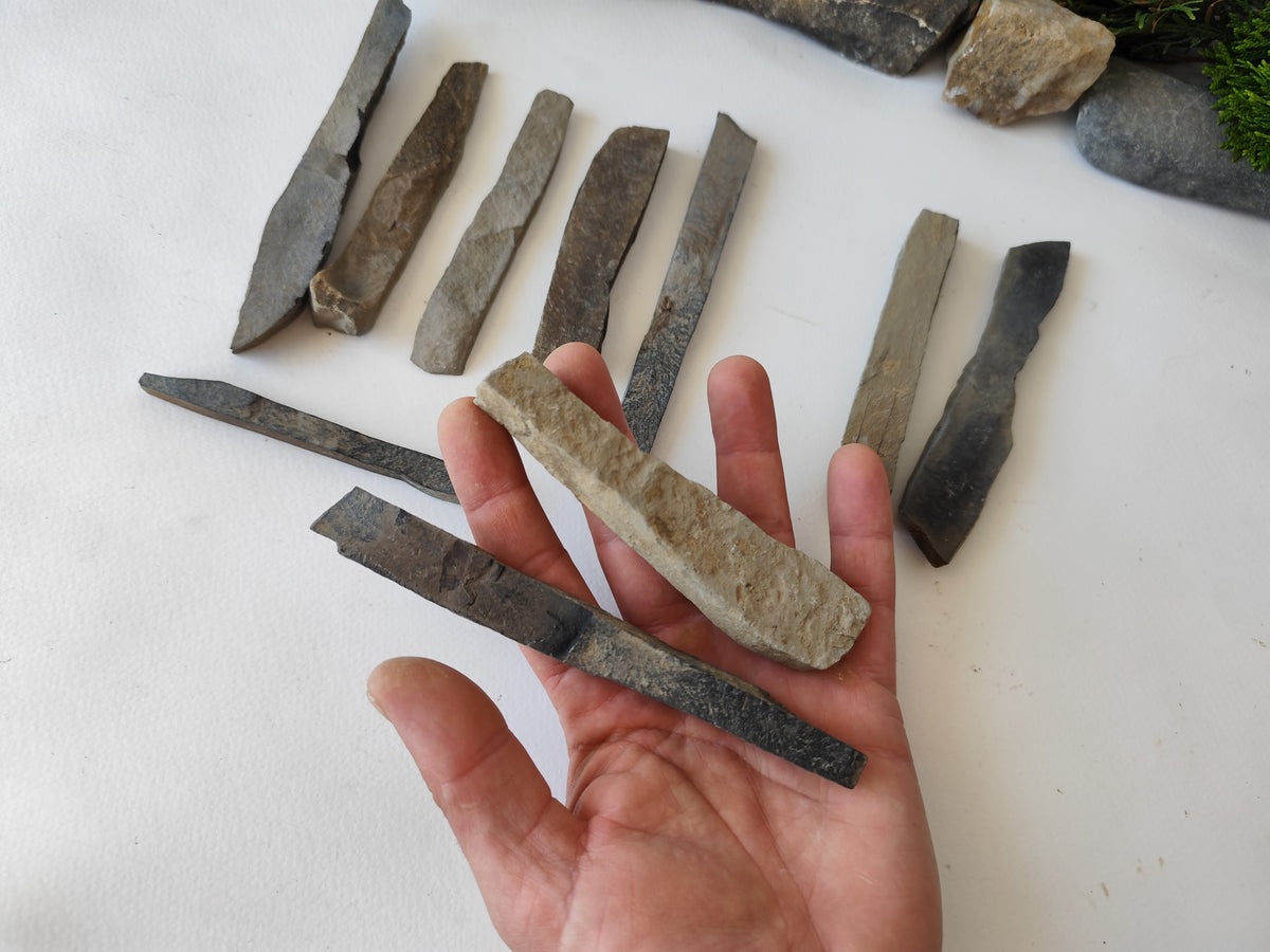 Rock type: Sandstone.
Quantity: Set of 10 pieces.
The shape of stones: fbeam-shaped, mainly rectangle-shaped but with irregular unique forms.
Thickness: 0.3&quot; to 0.8&quot; thick ( 0.7 to 2 cm. )A
Size: about 4.5&quot; to 6.5&quot; ( 11.5 to 16.5 cm. )
Strength: durable and strong- not easy to break.