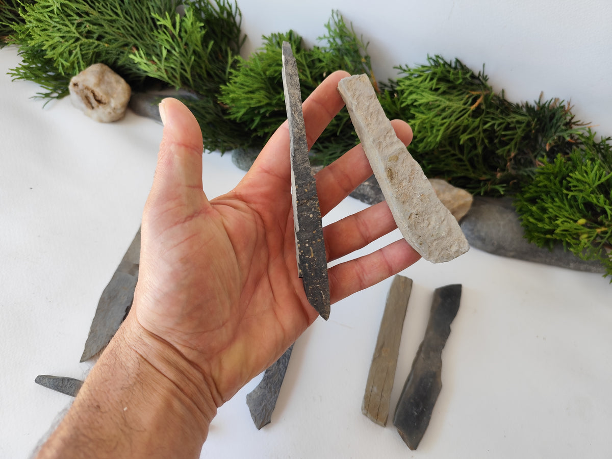 Rock type: Sandstone.
Quantity: Set of 10 pieces.
The shape of stones: fbeam-shaped, mainly rectangle-shaped but with irregular unique forms.
Thickness: 0.3&quot; to 0.8&quot; thick ( 0.7 to 2 cm. )A
Size: about 4.5&quot; to 6.5&quot; ( 11.5 to 16.5 cm. )
Strength: durable and strong- not easy to break.