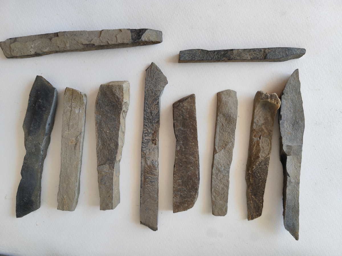 Rock type: Sandstone.
Quantity: Set of 10 pieces.
The shape of stones: fbeam-shaped, mainly rectangle-shaped but with irregular unique forms.
Thickness: 0.3&quot; to 0.8&quot; thick ( 0.7 to 2 cm. )A
Size: about 4.5&quot; to 6.5&quot; ( 11.5 to 16.5 cm. )
Strength: durable and strong- not easy to break.