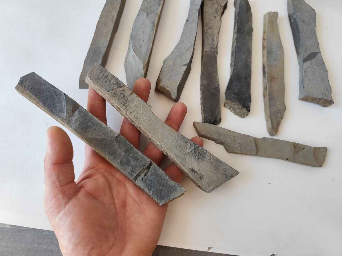 Rock type: Sandstone.
Quantity: Set of 10 pieces.
The shape of stones: fbeam-shaped, mainly rectangle-shaped but with irregular unique forms.
Thickness: 0.5&quot; to 1&quot; thick ( 1.3 to 2.5 cm. )
Size: about 6 to 9 inches in size ( 15 to 23 cm.).
Strength: durable and strong- not easy to break.