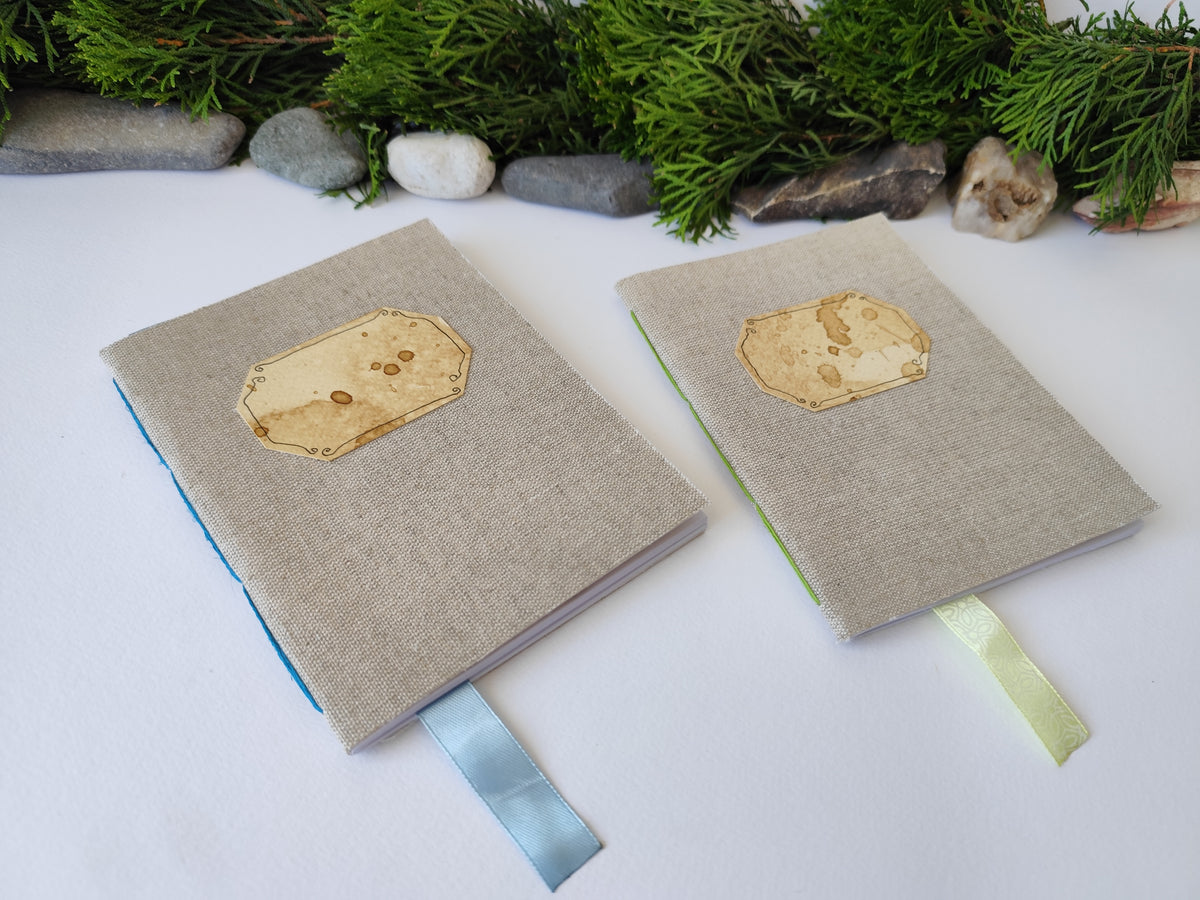 A gray handmade fabric notebook with a title label, a bookmark, Hemp Cord binding and coffee inside lining. The notebook is eco-friendly with linen gray fabric and Hemp cord as well as 100% recycled off-white blank pages.

NOTE: this is a listing for one notebook and shipping is included in the price.

Size: 5&quot; x 7&quot; ( 12.5 x 17.5 cm. )

Page number: 50 sheets - 100 pages

Color: hray

Page paper: 100 % recycled, off-white and blank pages