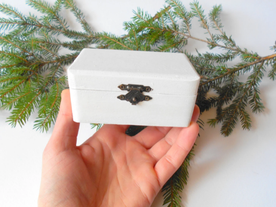 Ring box keepsake- White Wooden box- rectangular box- box with bronze-colored hinges- pinewood box- wedding box- wedding ring box