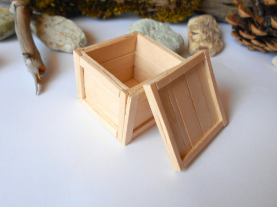 Miniature box chest with a cap- transporting chest box made of bamboo sticks- box coffer for dollhouse- 1/12 doll accesories- mini crate