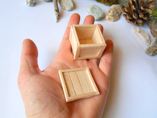 Miniature box chest with a cap- transporting chest box made of bamboo sticks- box coffer for dollhouse- 1/12 doll accesories- mini crate