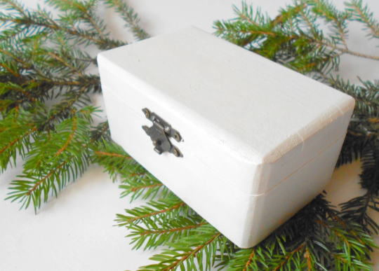 Ring box keepsake- White Wooden box- rectangular box- box with bronze-colored hinges- pinewood box- wedding box- wedding ring box