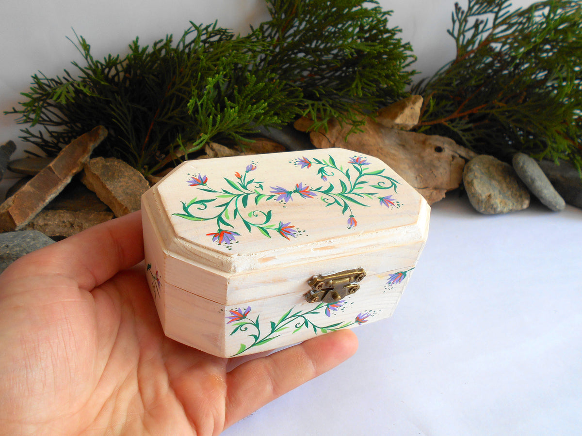 Flower art wooden jewelry box- acrylic painted octagonal box- wooden box with bronze colored hinges- fir tree wood box- hand painted