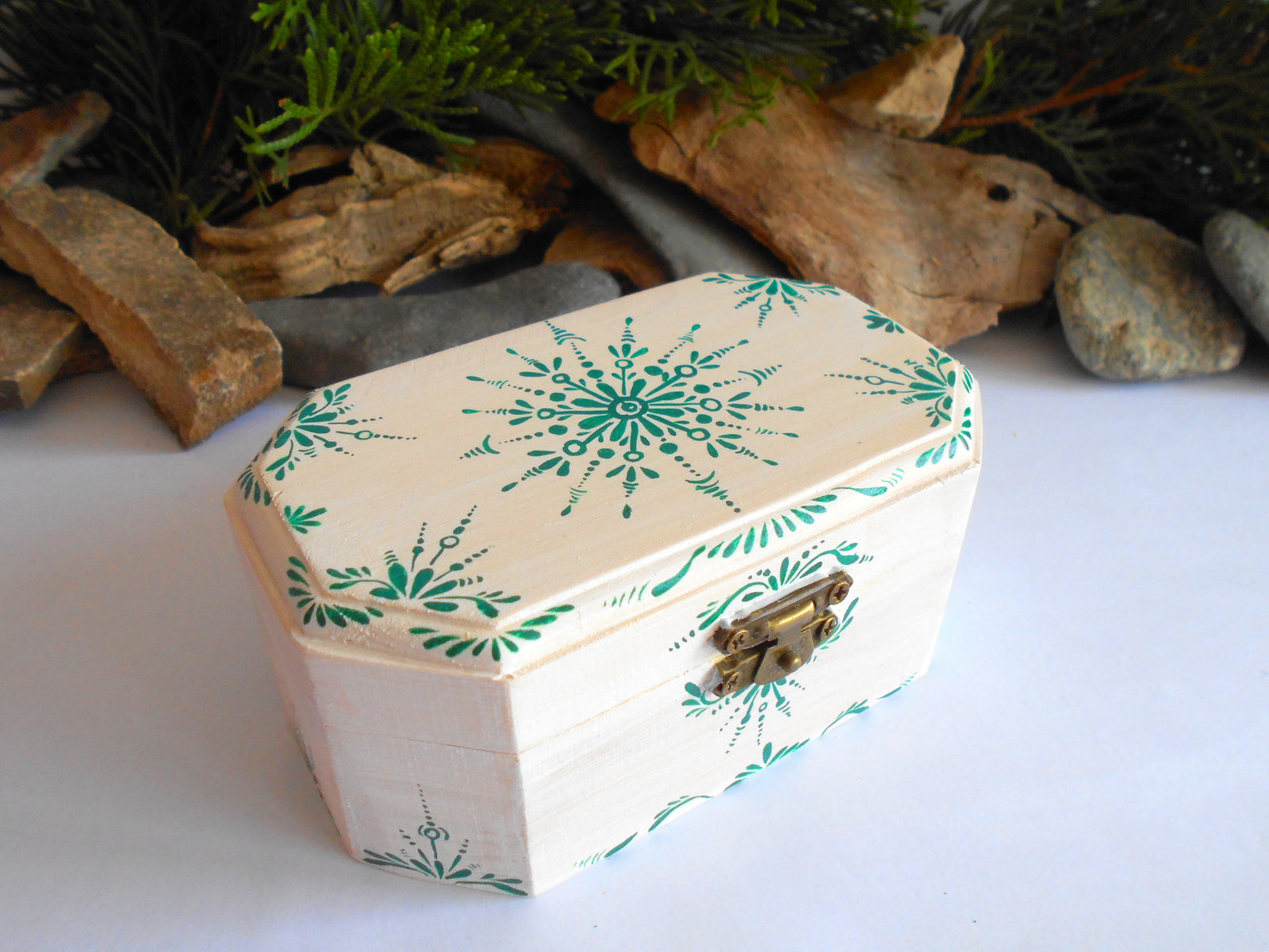 Flower art wooden jewelry box- acrylic painted octagonal box- wooden box with bronze colored hinges- fir tree wood box- hand painted