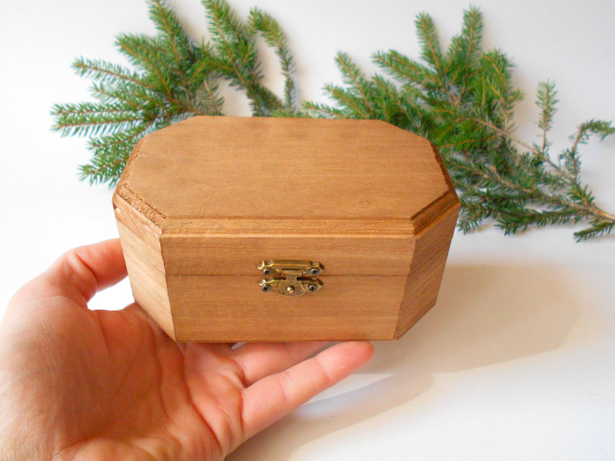 Wooden keepsake box- large eight side box- wooden box with bronze-color hinges- bamboo wood box- 4.9&#39;&#39; x 2.8&#39;&#39; x 2&#39;&#39;- Light Brown