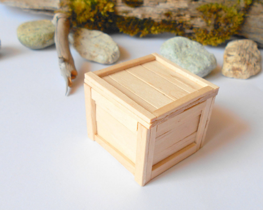 Miniature box chest with a cap- transporting chest box made of bamboo sticks- box coffer for dollhouse- 1/12 doll accesories- mini crate